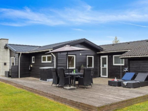 Holiday Home Kalevi - 900m from the sea by Interhome, Bogø By